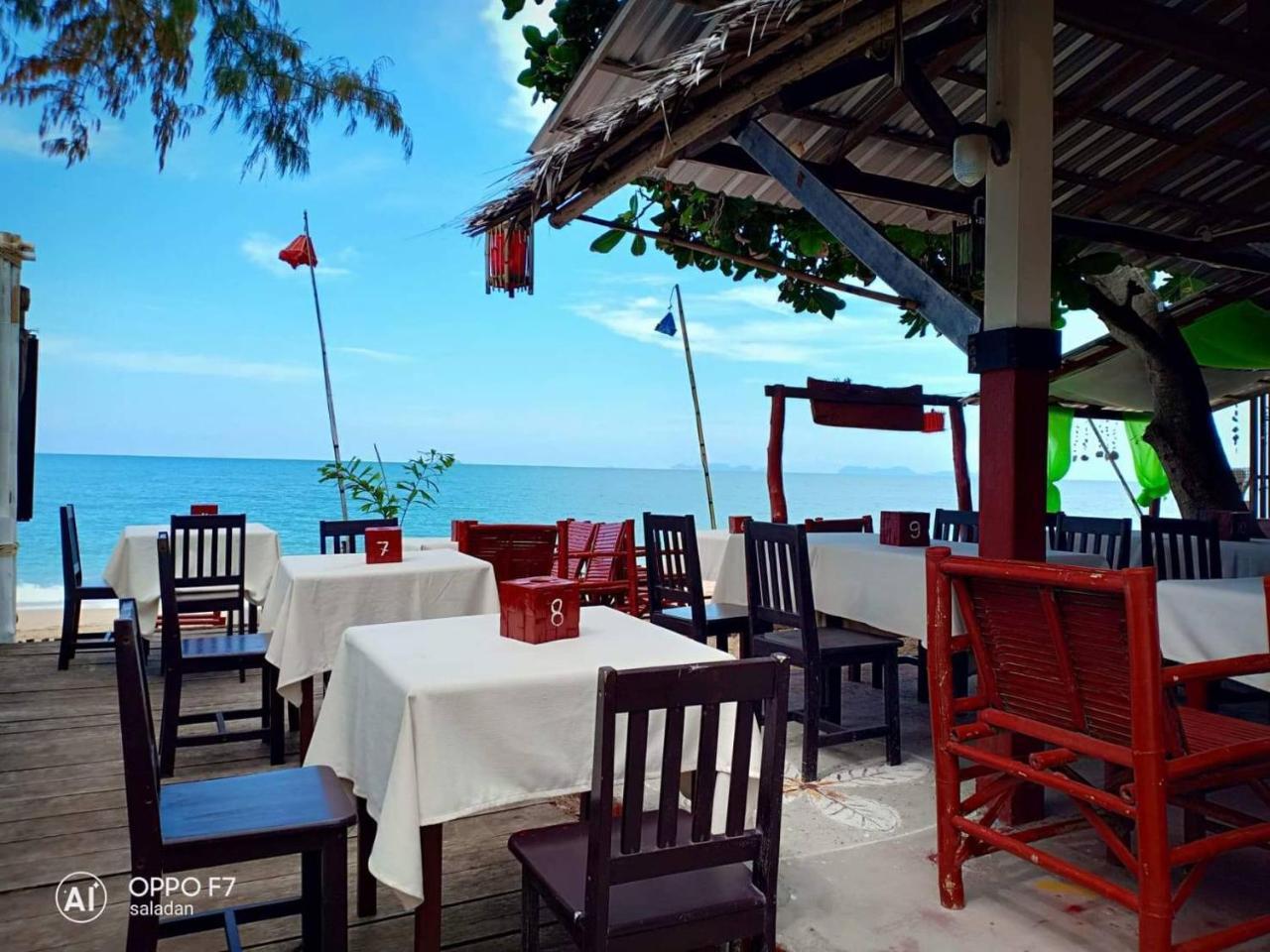 On The Beach Hotel เกาะลันตา ภายนอก รูปภาพ